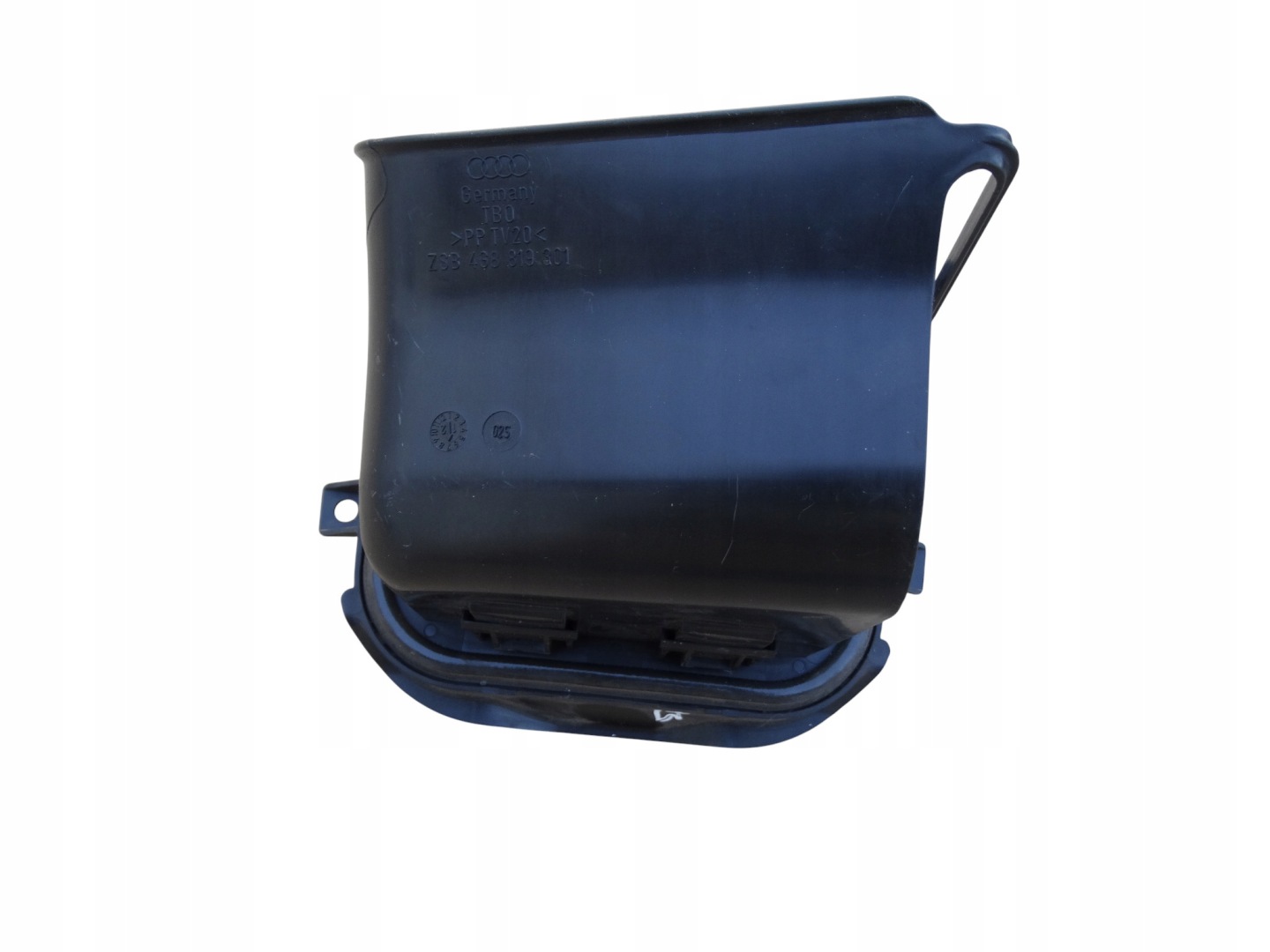 grid WENTYLACYJNA boot left rear part AUDI A7 4G SPORTBACK 10-18 original