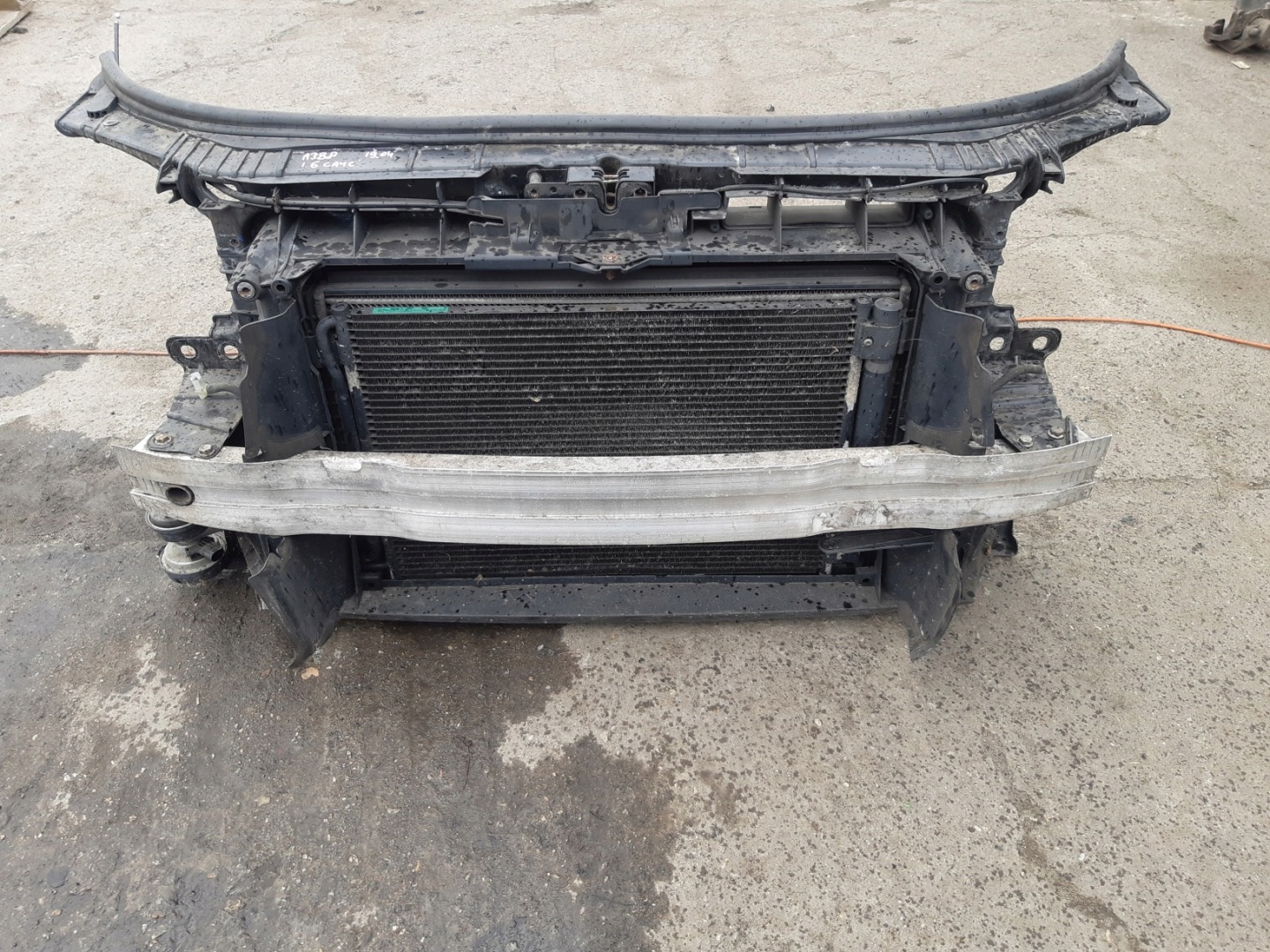 A3 8P 1.6 TDI Schlossträger Lüfter Kühler