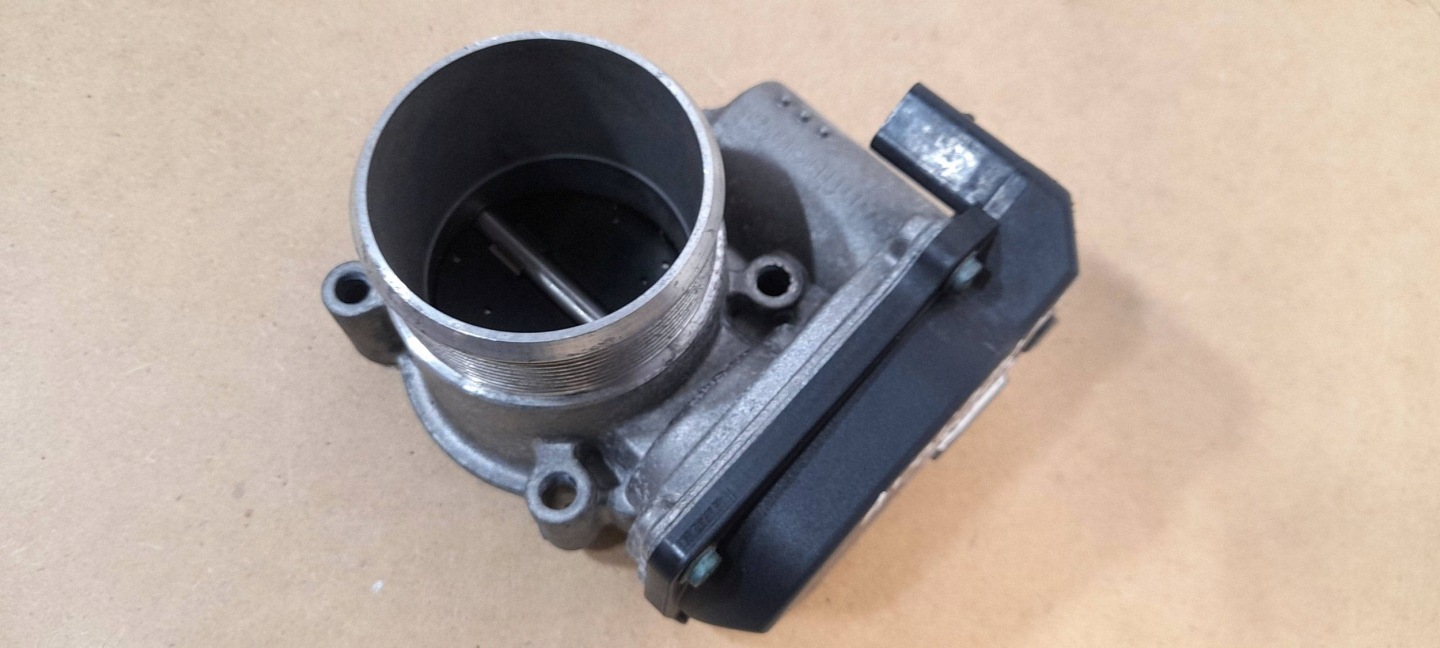 Volkswagen Golf VII 2,0 e altro/e VAG valvola a farfalla 06F133062T (L194)