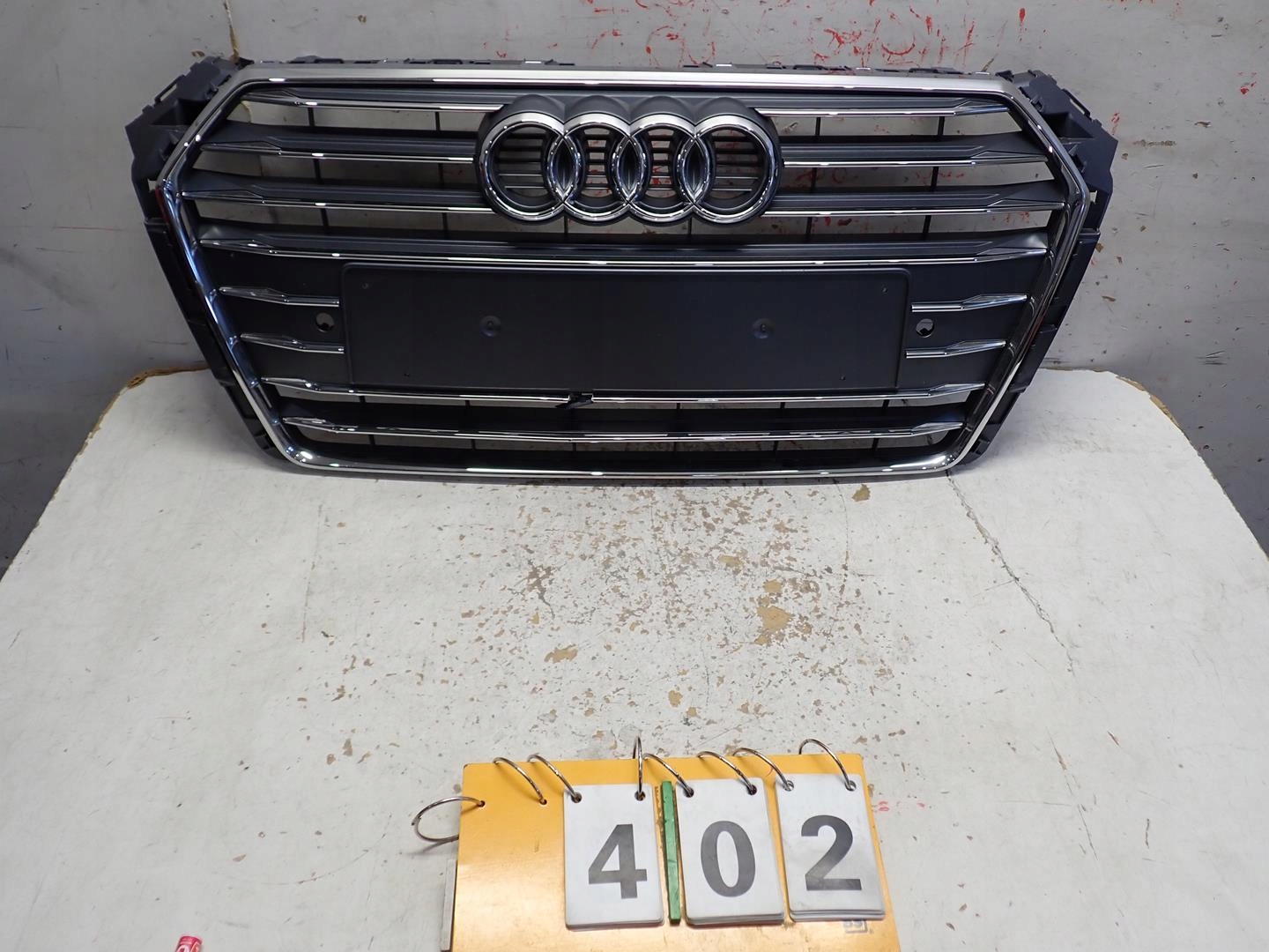 Grill AUDI A4 B9 2015- 8W0853651AB