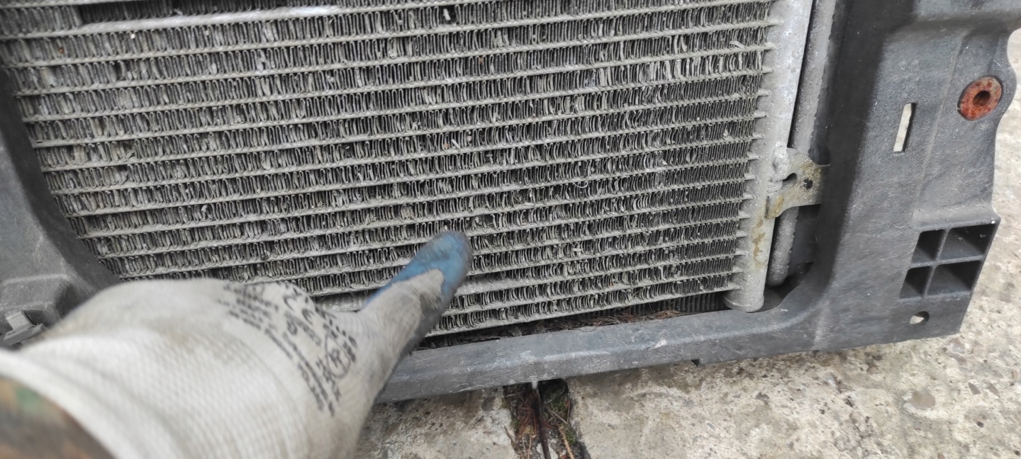 příčka, stěna přední chladič ventilátor MAZDA 5 V a CR 05- Benzín