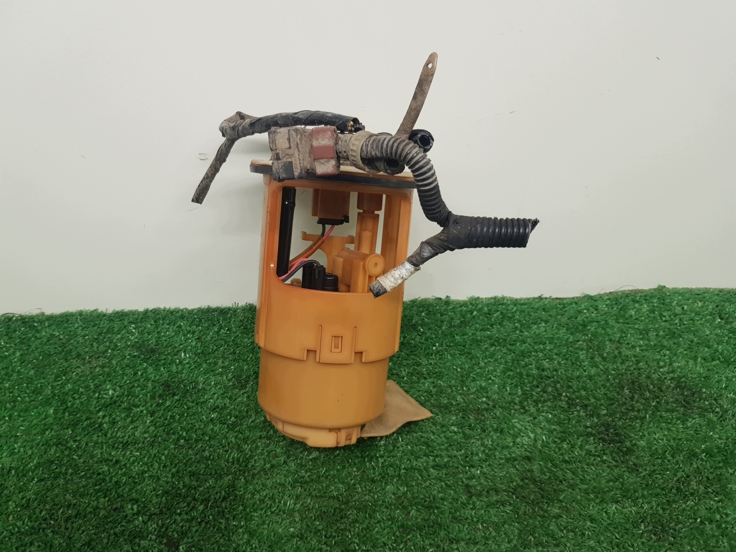 feed pump MITSUBISHI OUTLANDER MR978015