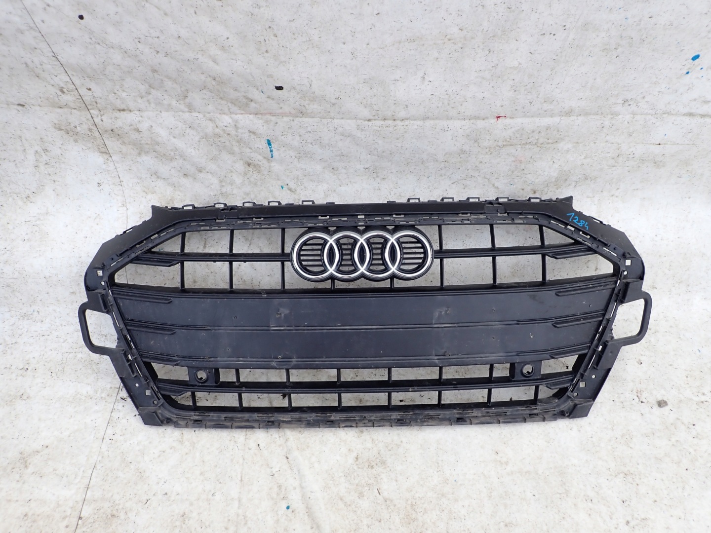 AUDI A4 B9 8W LIFT 19- grill grille radiator