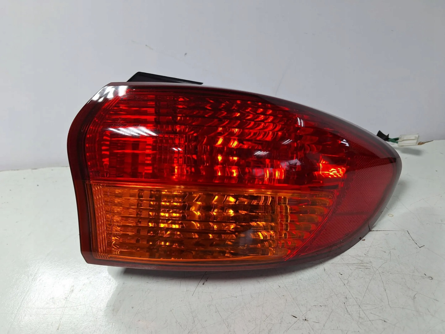 light rear part right Subaru Tribeca T9 05-07