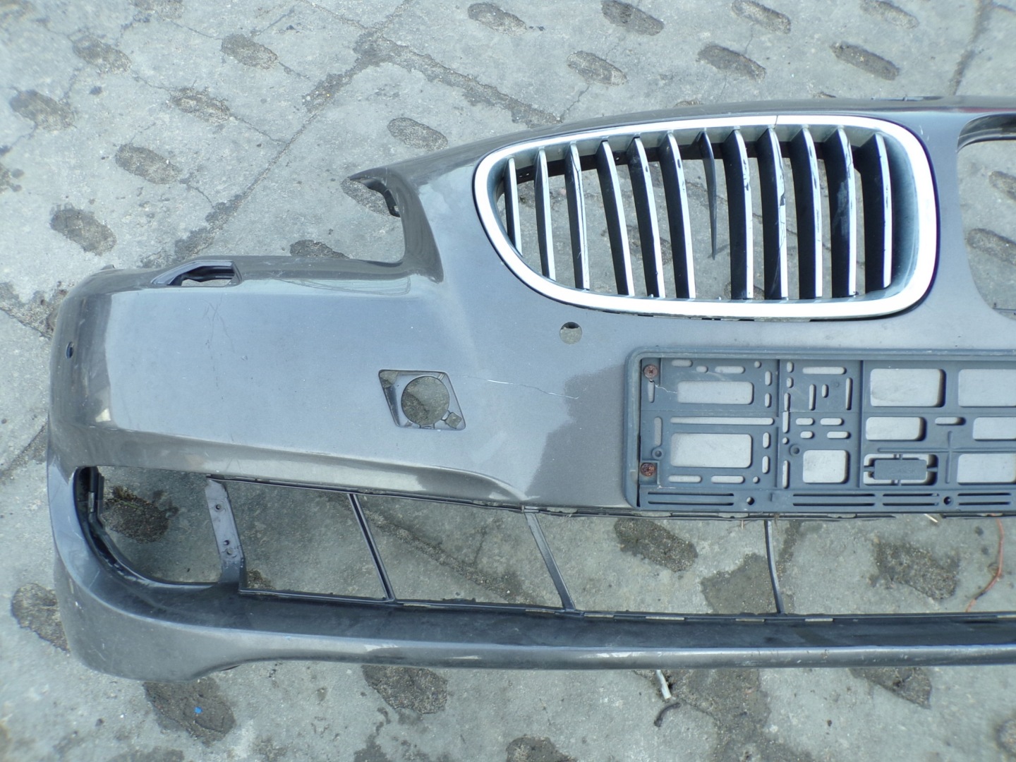 front bumper front BMW F10 F11 WERSJA below washers and PDC