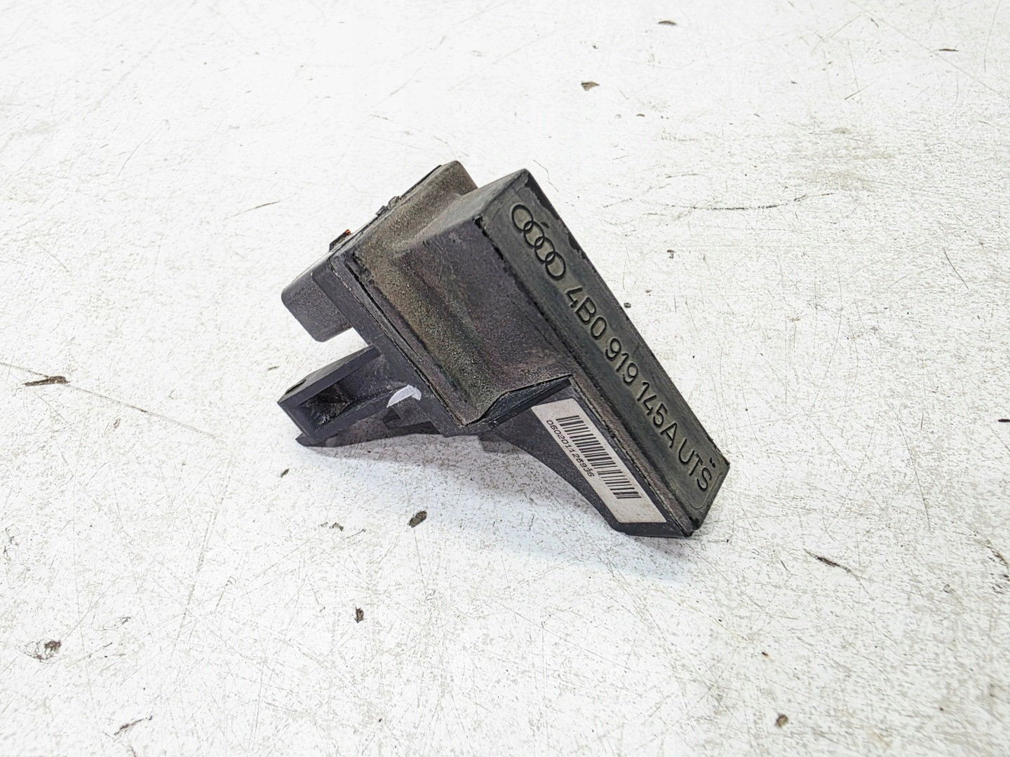 antenna amplifier ODBIORNIK ZEGARA AUDI 4B0919145A