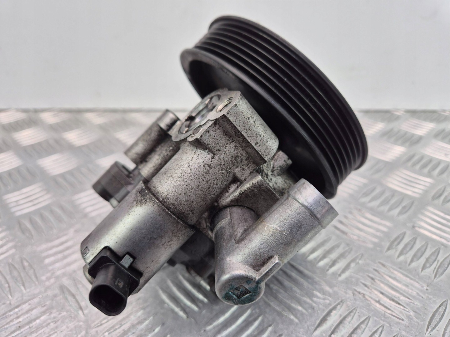 Mercedes C250 CGI W204 servo pump A0064667501