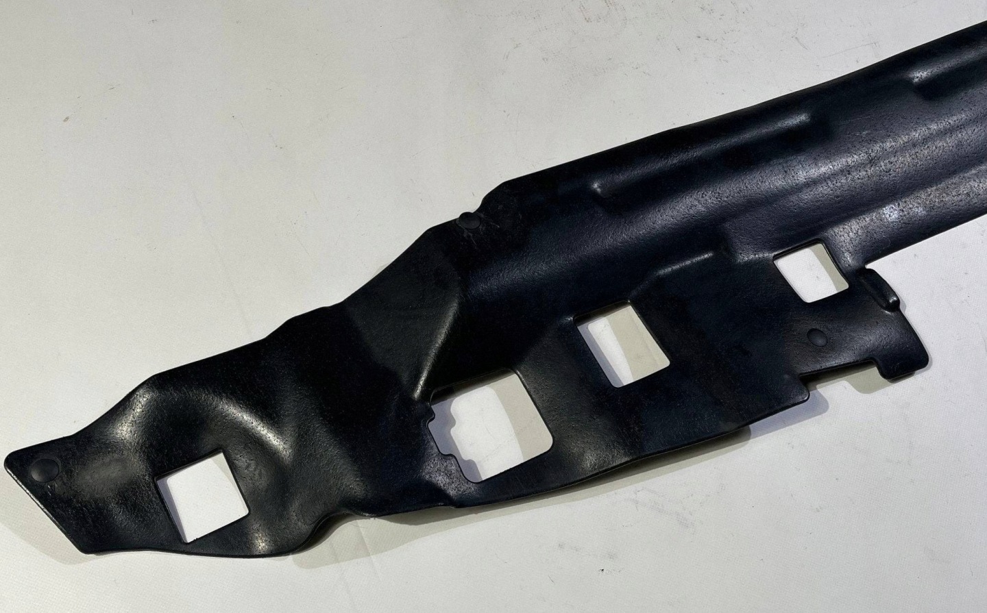 Horn kryt stěny předního Dodge RAM 1500 2009-2018 55057072AF