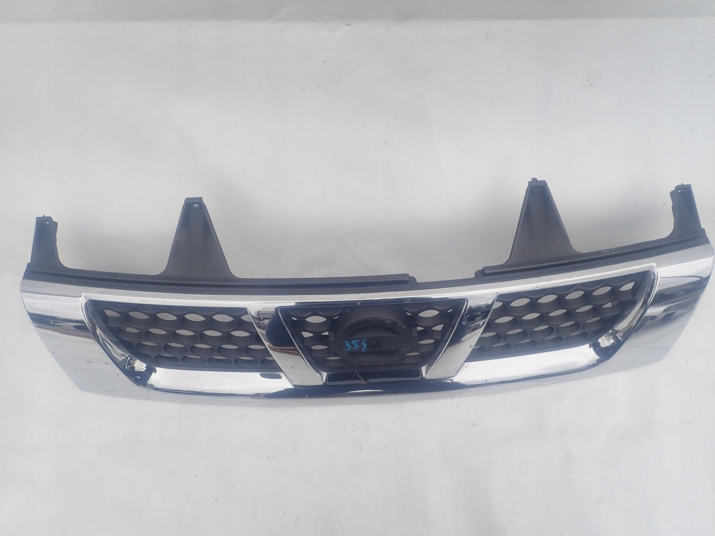 NISSAN NAVARA D22 02-05 grill grille radiator