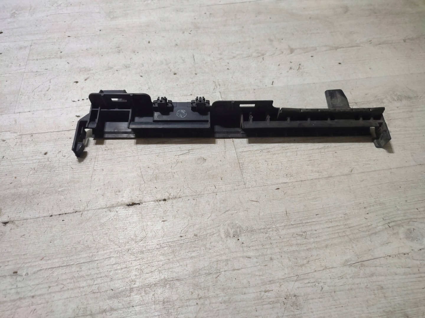 Mercedes-Benz GLK (X204) 2013 front left bracket holder radiator
