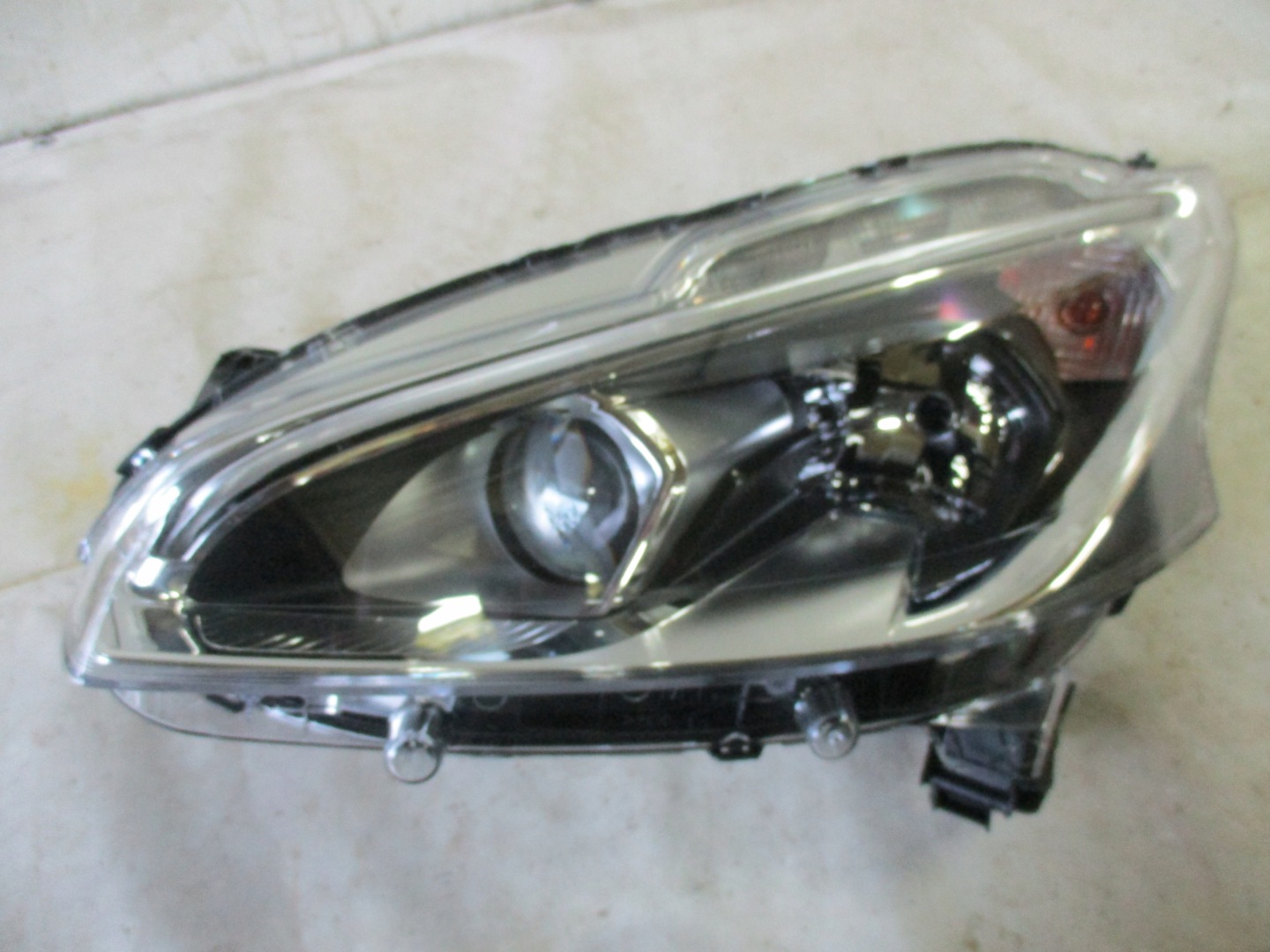 light left front front Peugeot 208 lift 15r-lens LED 9822690480