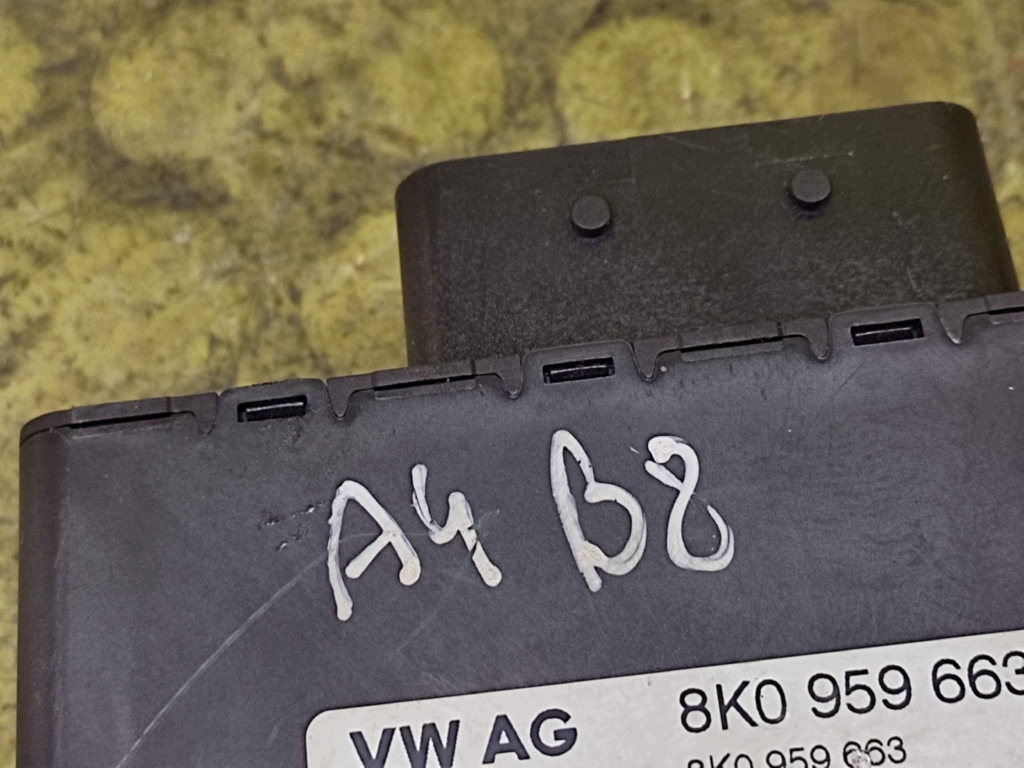 AUDI A4 B8 bedienteil steuergerät batterie 8K0959663