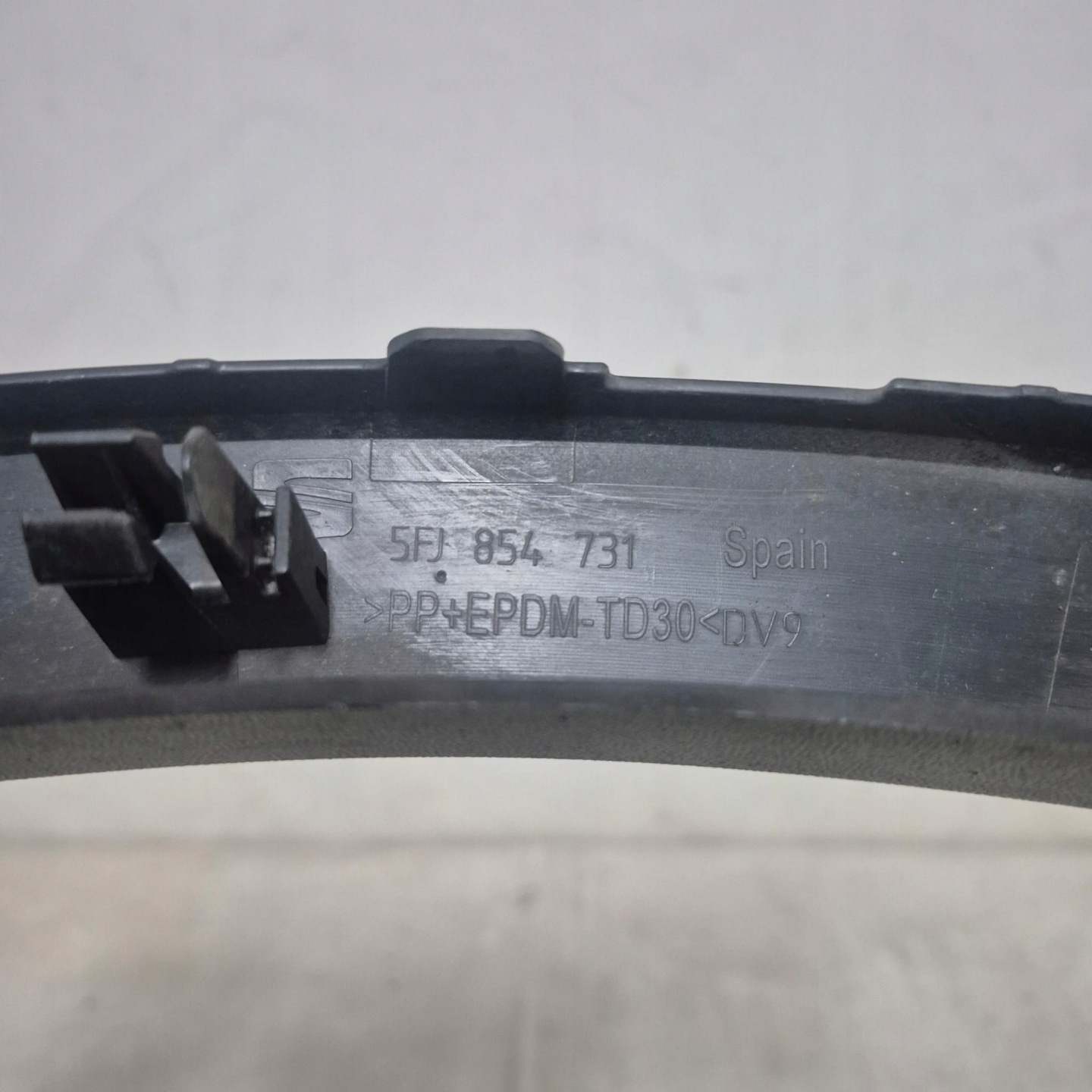 SEAT TARRACO 18-24 moulding cap left front