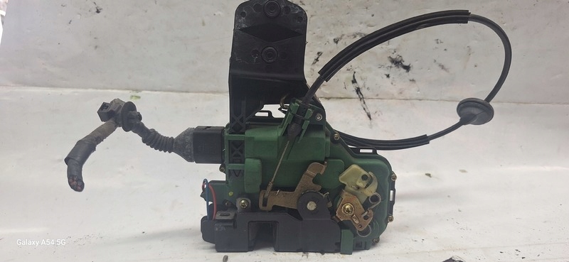 lock door SKODA SUPERB and right front D3B2837016H