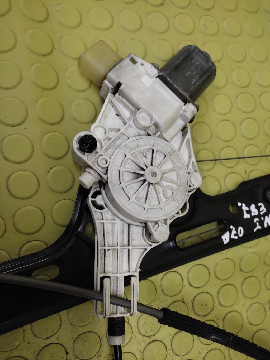 BMW 1 E87 window regulator left front