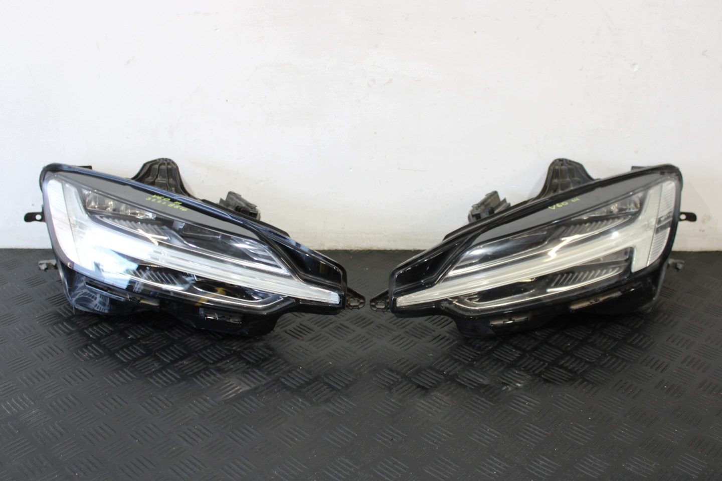 light lights LED front 32228816 32228815 VOLVO S60 V60 III 3 2.0D
