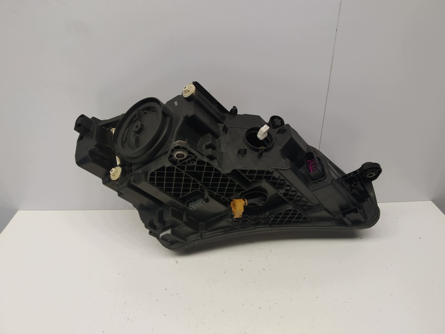 15r-- Skoda SuperB III reflektor light front left Xenon positioning 3V1941015A