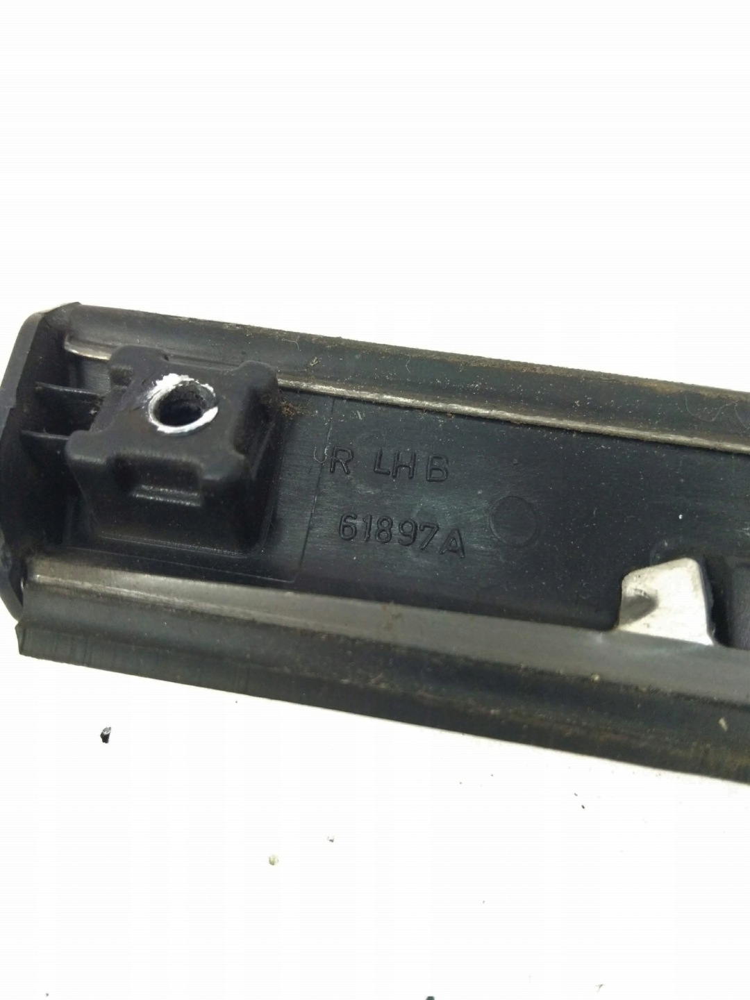 Dodge Charger 15+ moulding dust left rear part
