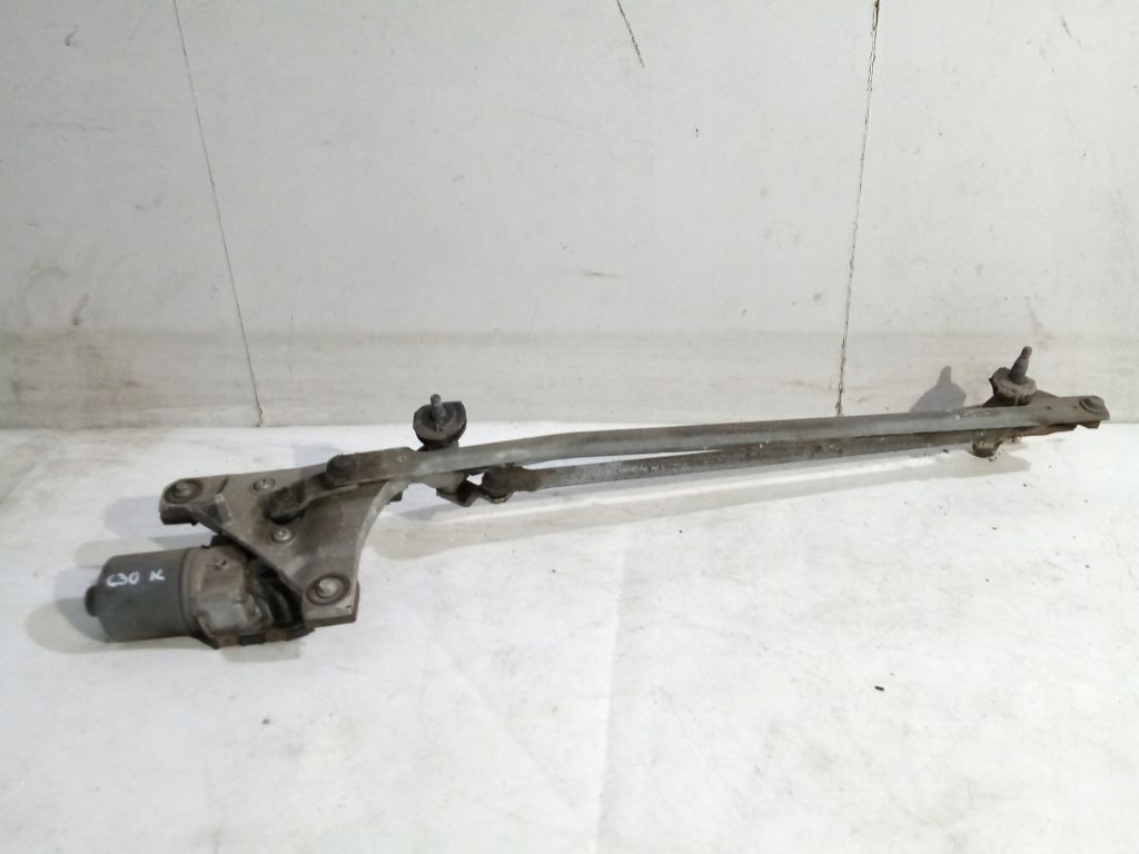 Volvo C30 wiper mechanism front