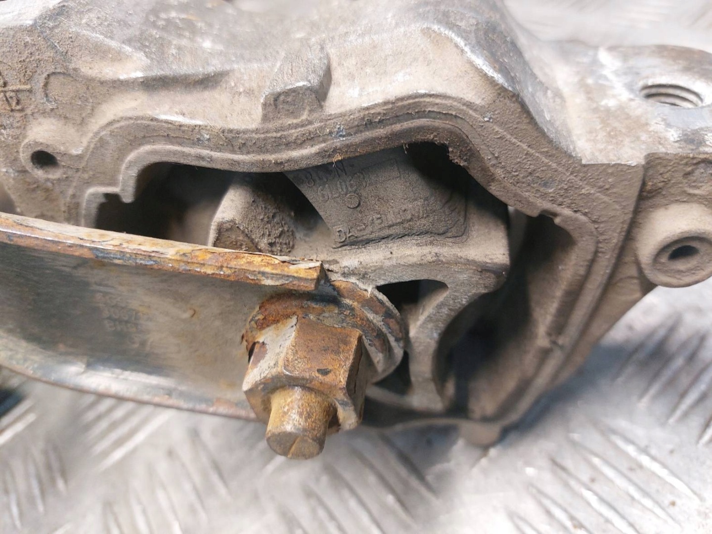 semi-axis right front 6B VOLVO XC60 and 2.4 D5 AWD MANUAL 31367556