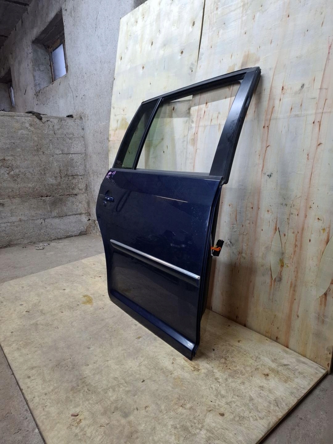 door rear part right side Volkswagen Touran 2nd facelift 2011