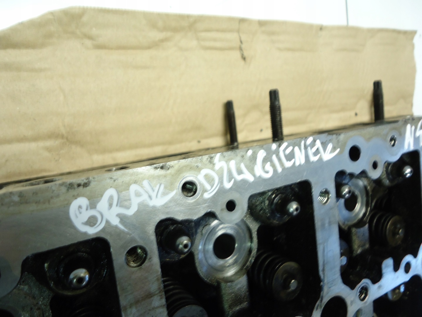 BMW 1 E87 2.0D N47D20 head. 7810465 does not have DZWIGIENEK