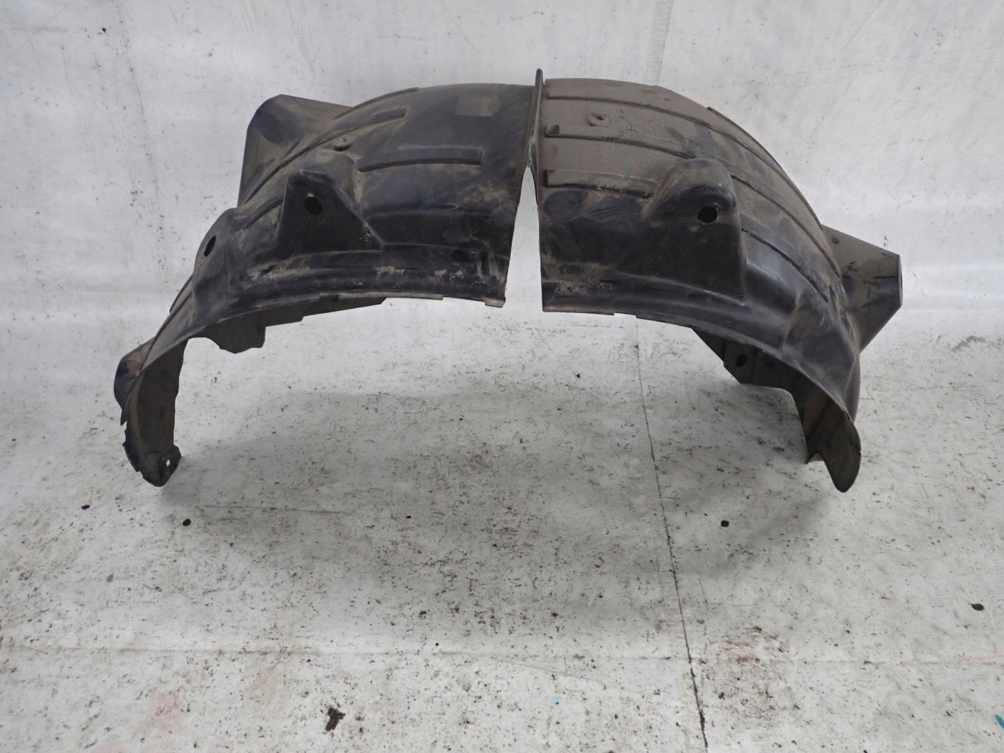 RENAULT ARKANA 20- mudguard left rear part rear.