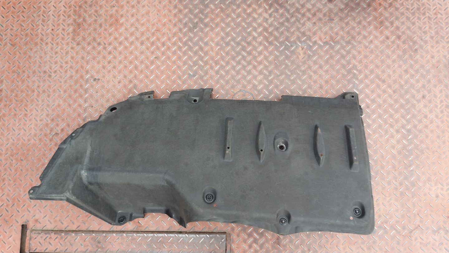 cover below bumper chassis rear rear part TOYOTA COROLLA E21 KOMBI 19