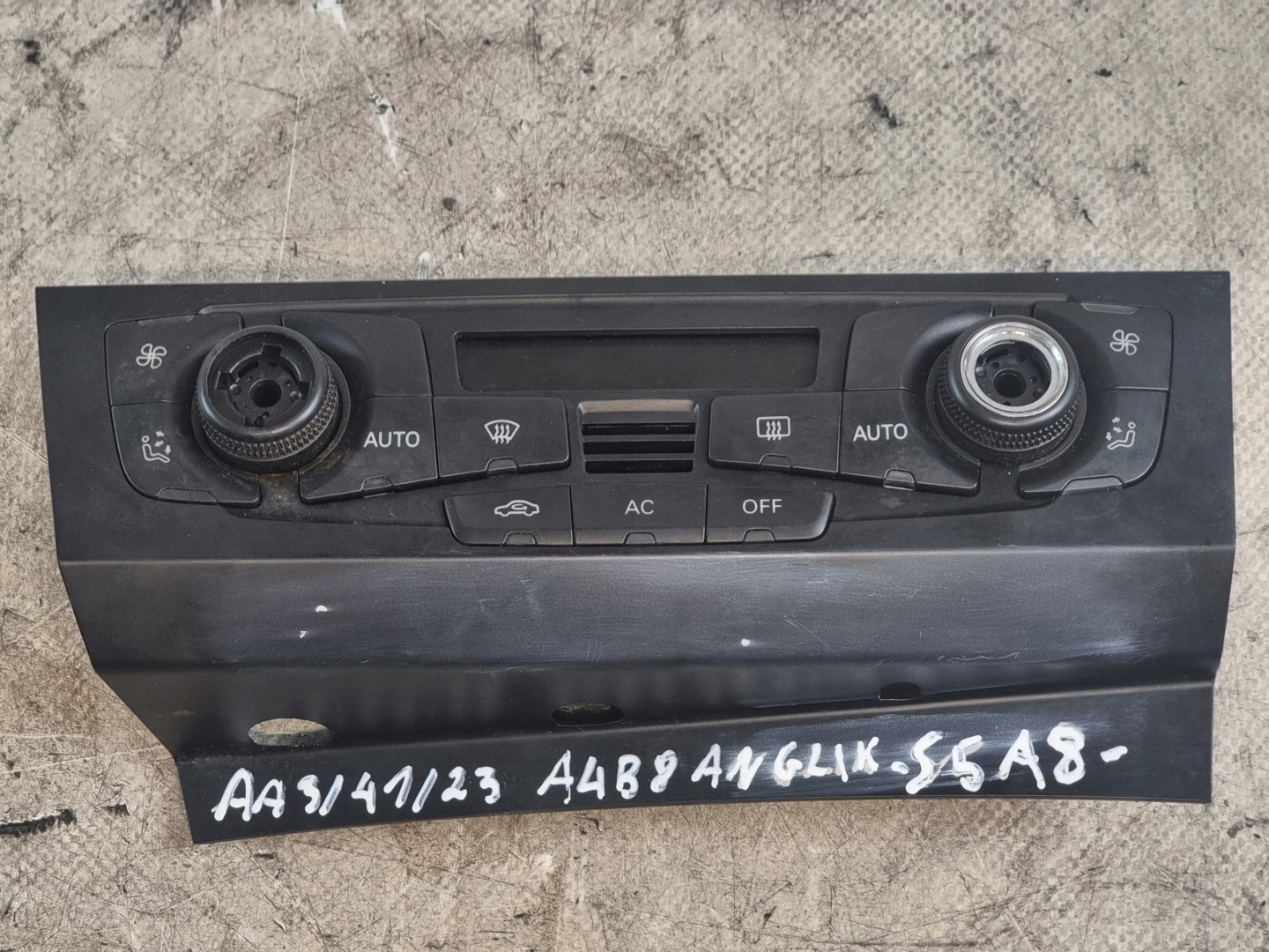 Unite commande clima Bouches buses OE 8T2820043S AUDI A4 B8 ANGLIK 08r