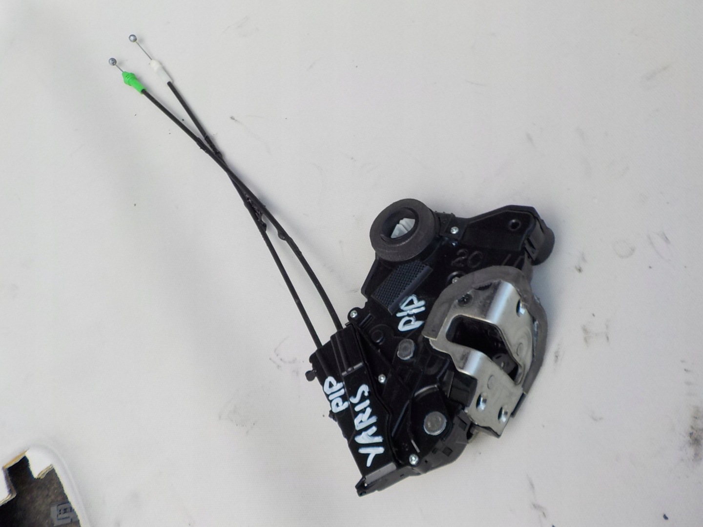 lock right front toyota yaris II 2008r EUROPA