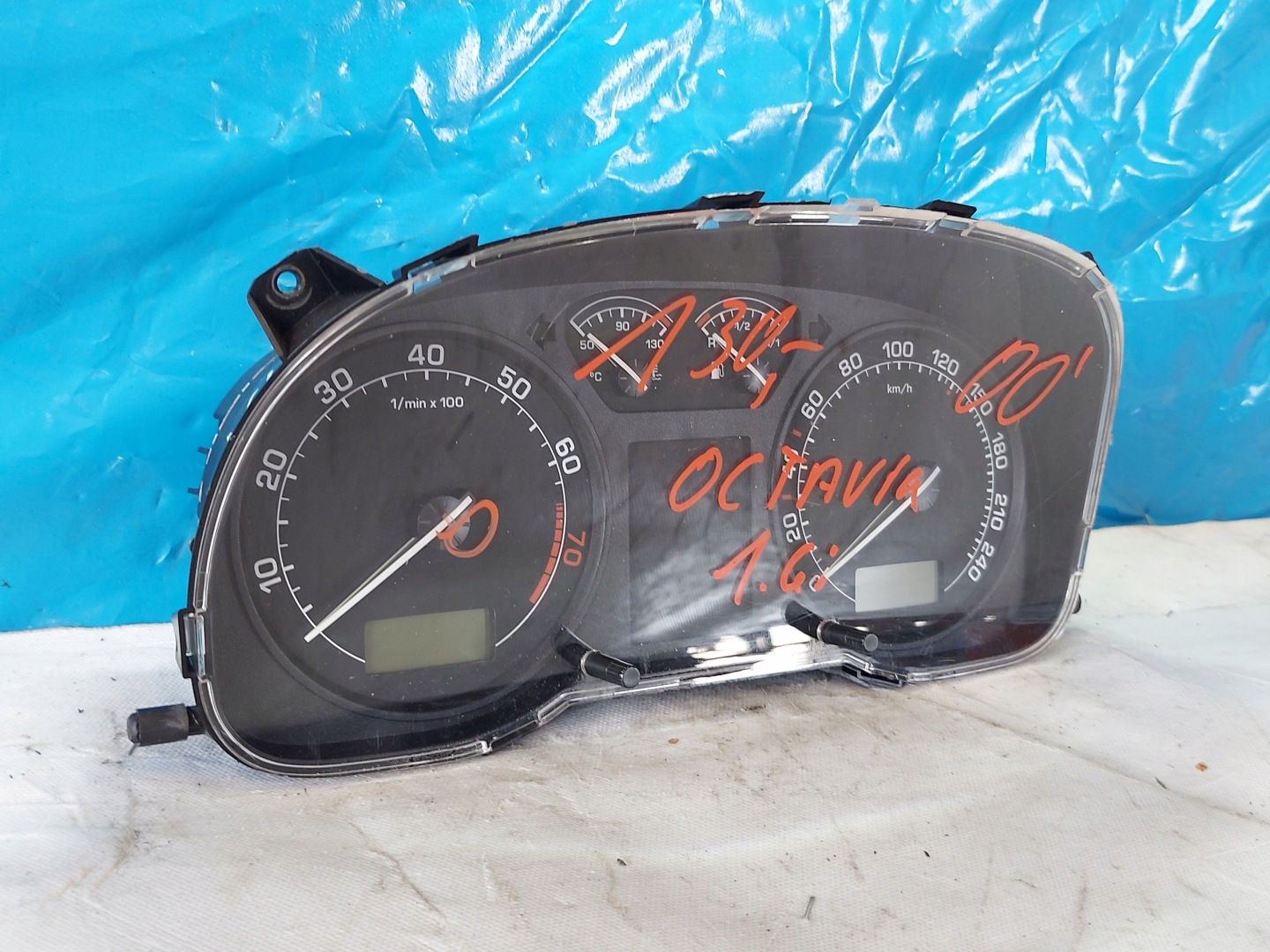 dials clock OCTAVIA and 1.6 B 1U0920810B