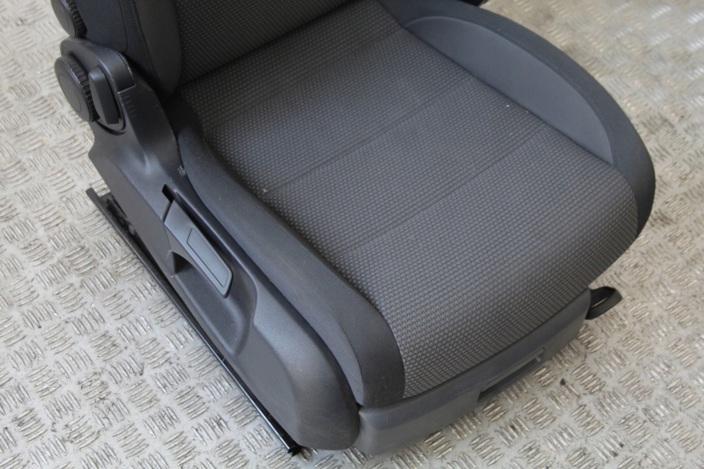 seat right front SKLADANY VW GOLF VI 6 1K9 KOMBI