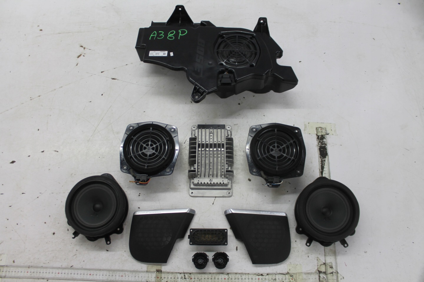 speaker amplifier BOSE running board A3 8P LIFT 05-08