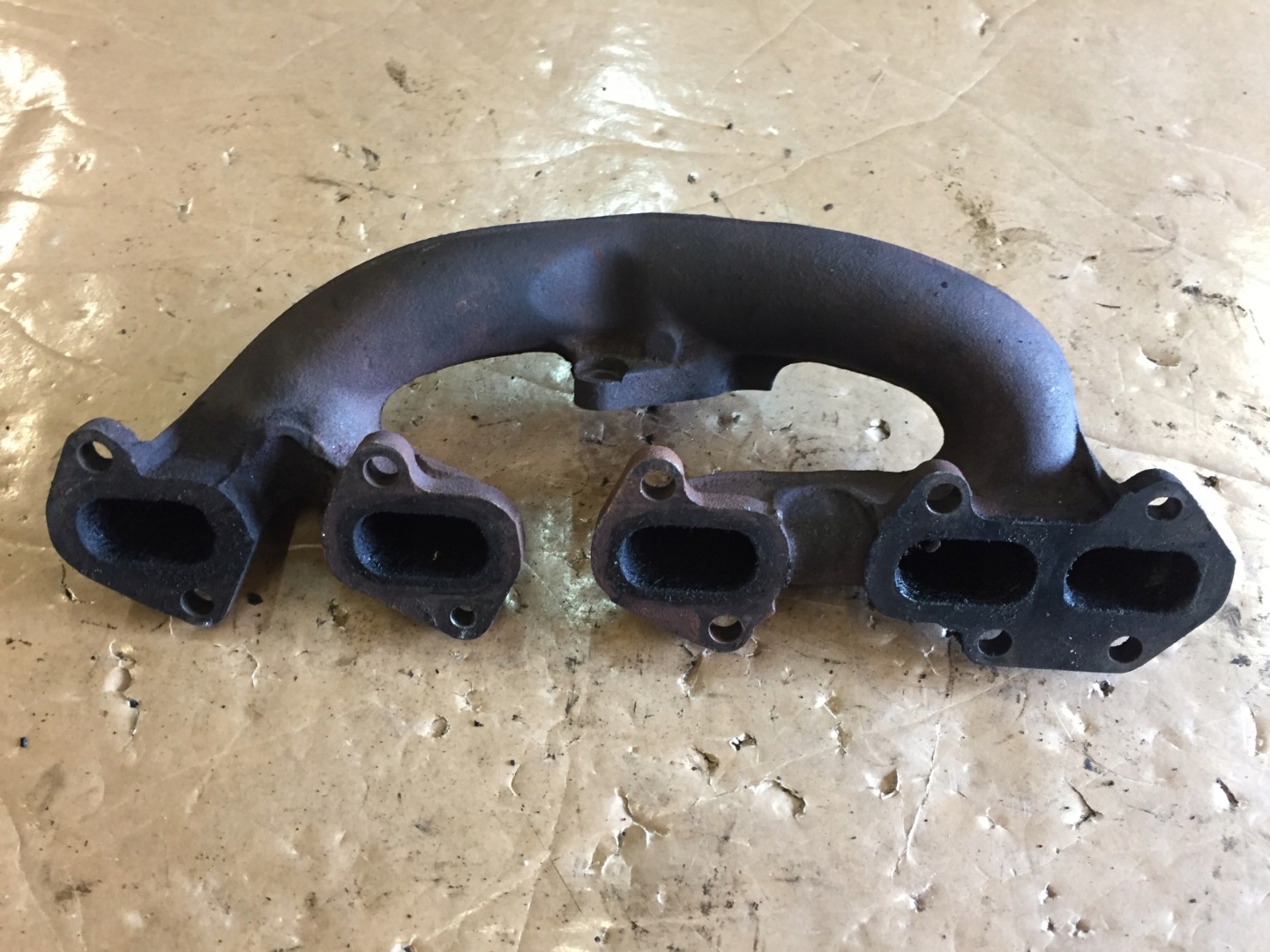 AUDI A8 D3 4.2 TDI výfukové potrubí 057253034A-B