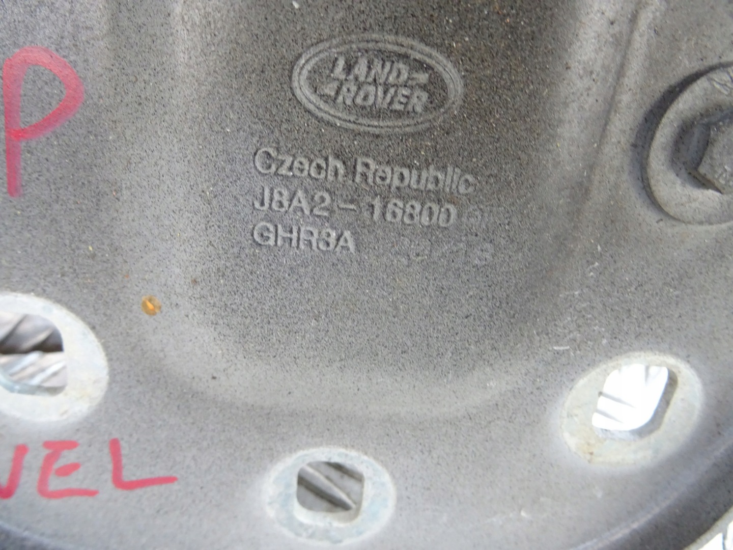 RANGE ROVER VELAR Charnière du capot Droite J8A2-16800