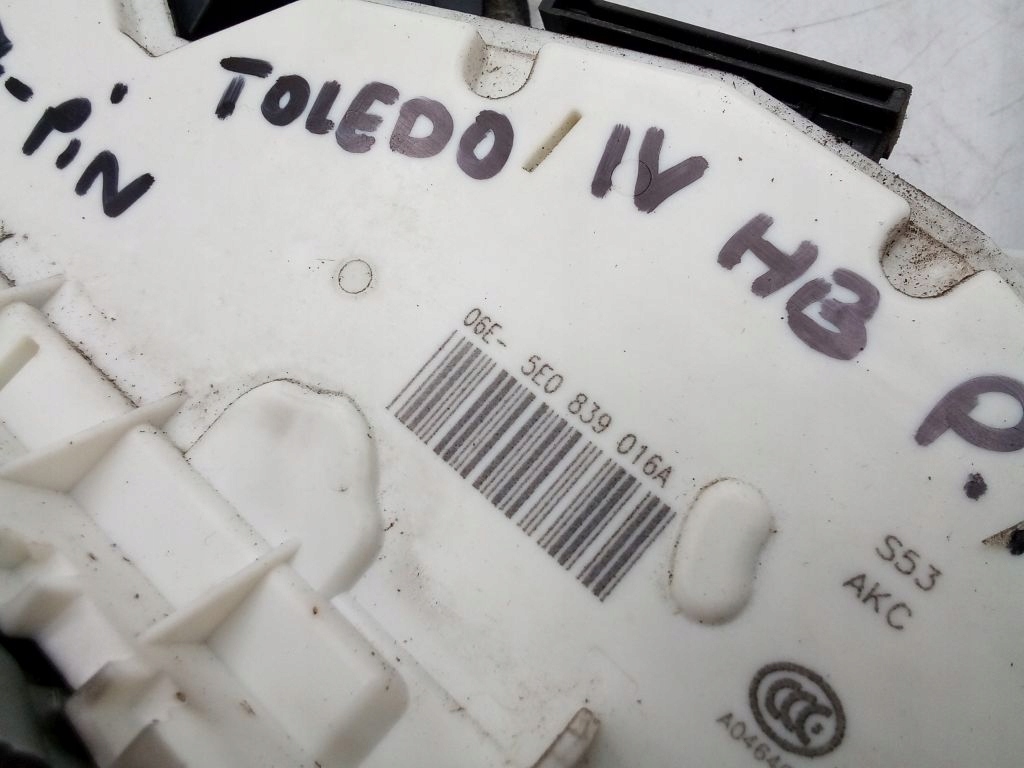 Seat Toledo IV 4 lock right rear part rear 5E0839016A