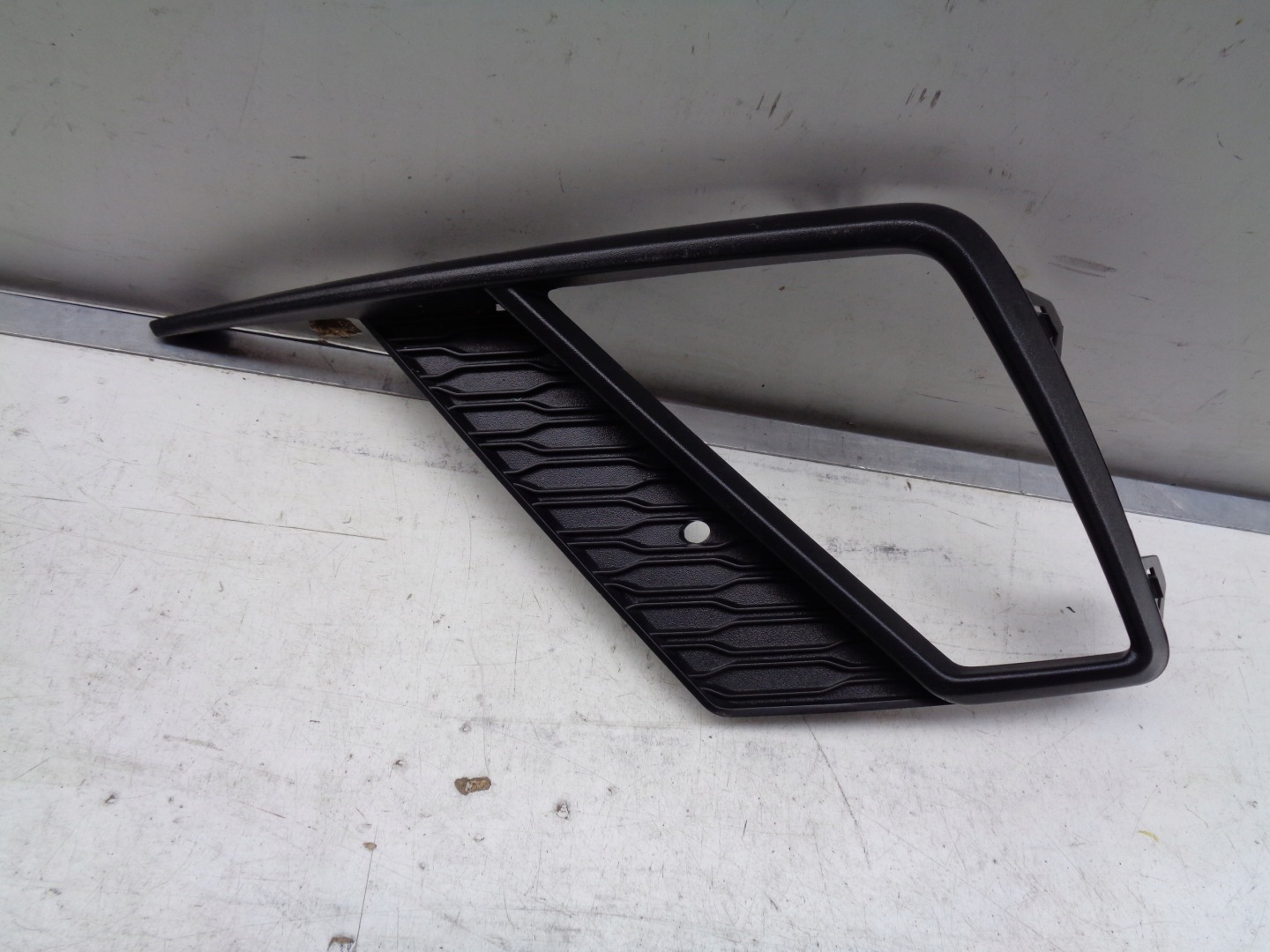 grid of a bumper left SEAT IBIZA V 6F 6F0 17