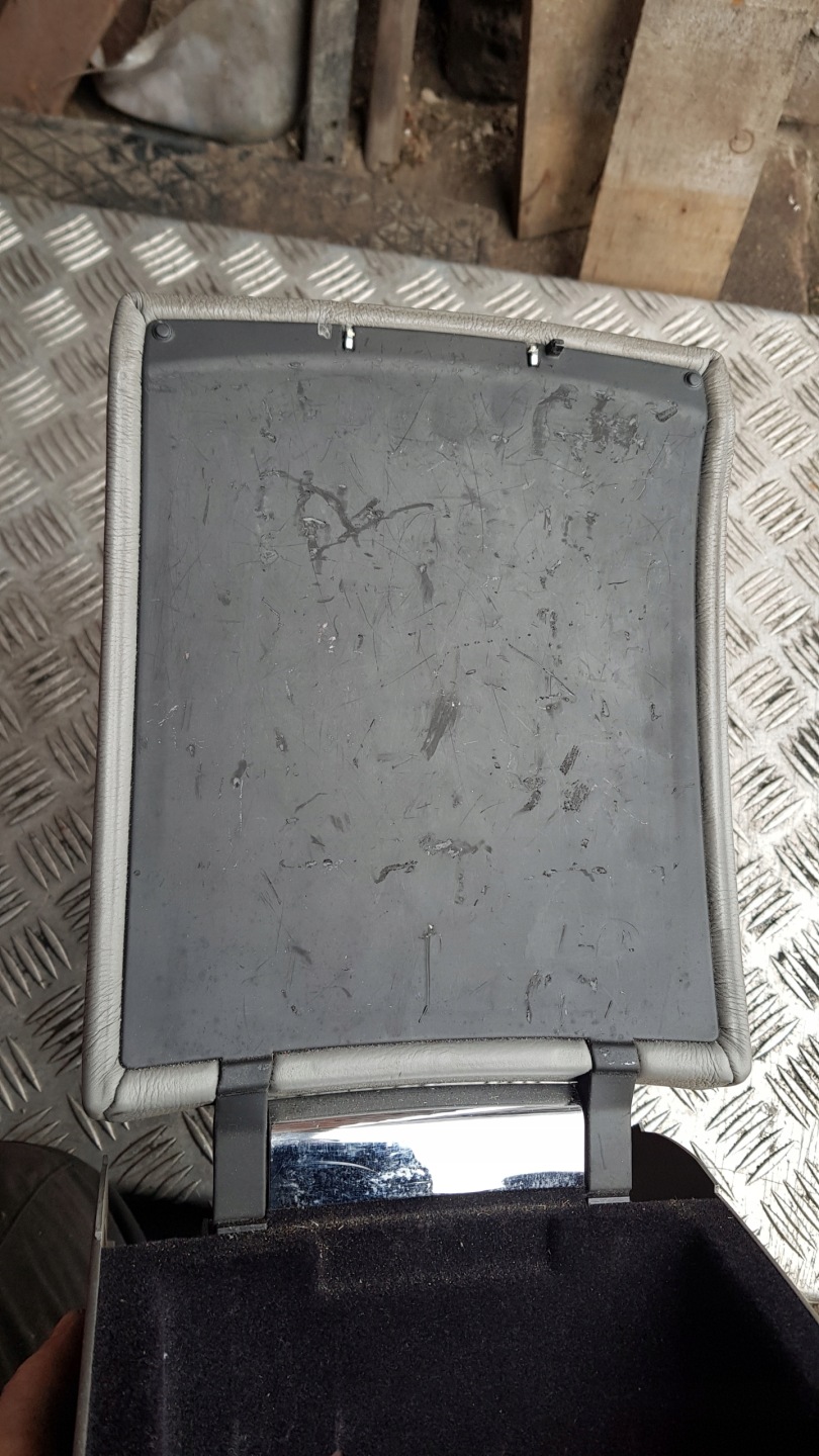 PHAETON armrest SKORZANY 3D0864101AF