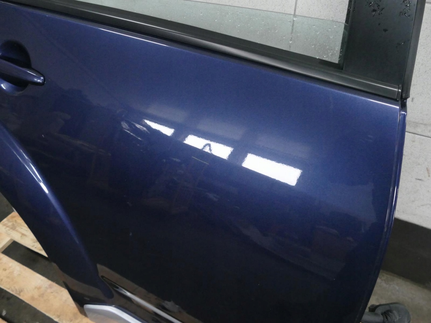 MITSUBISHI OUTLANDER II door right rear part right rear. 37E