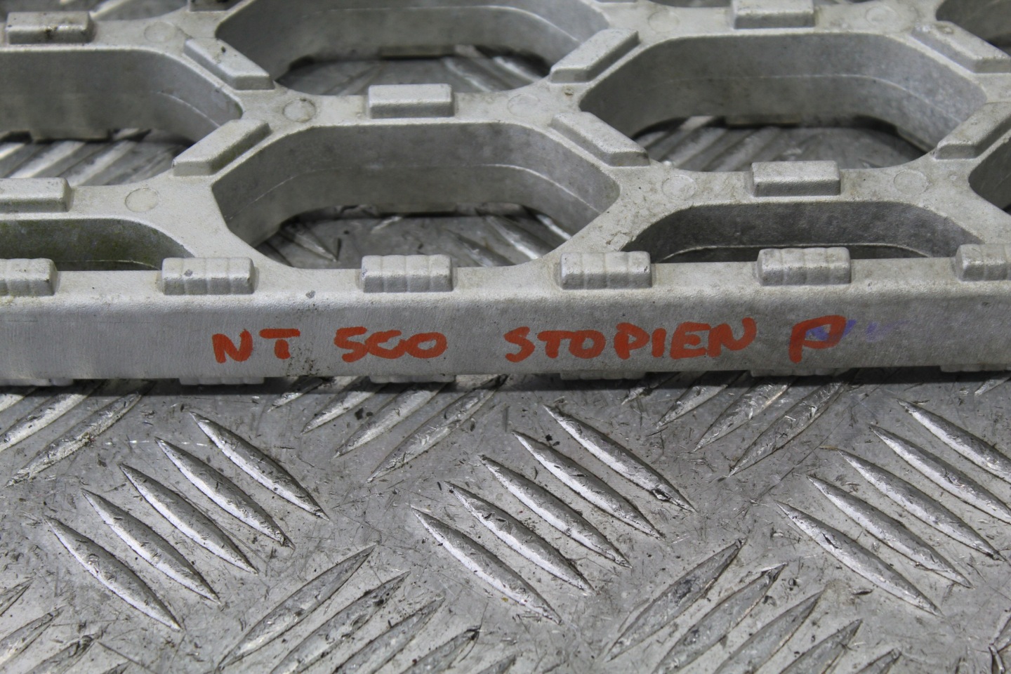 STOPIEN right NISSAN NT500