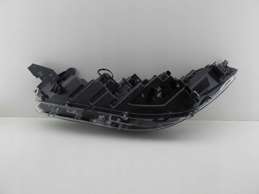 TOYOTA COROLLA CROSS FULL LED 21- light front right