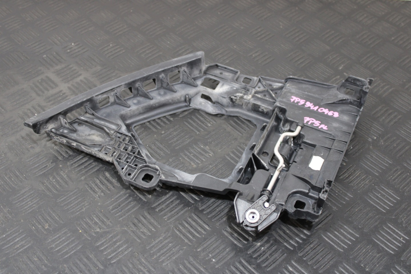 support holder lights right front 7P5941046B PORSCHE CAYENNE II 2 7P5 LIFT