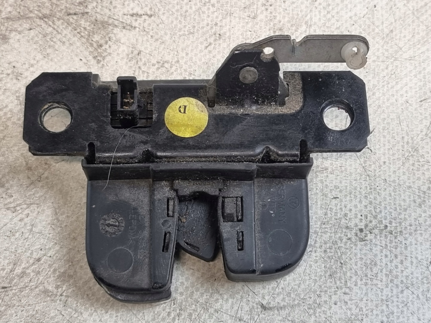 lock bonnet OE 7L6827505C VW TOUAREG and