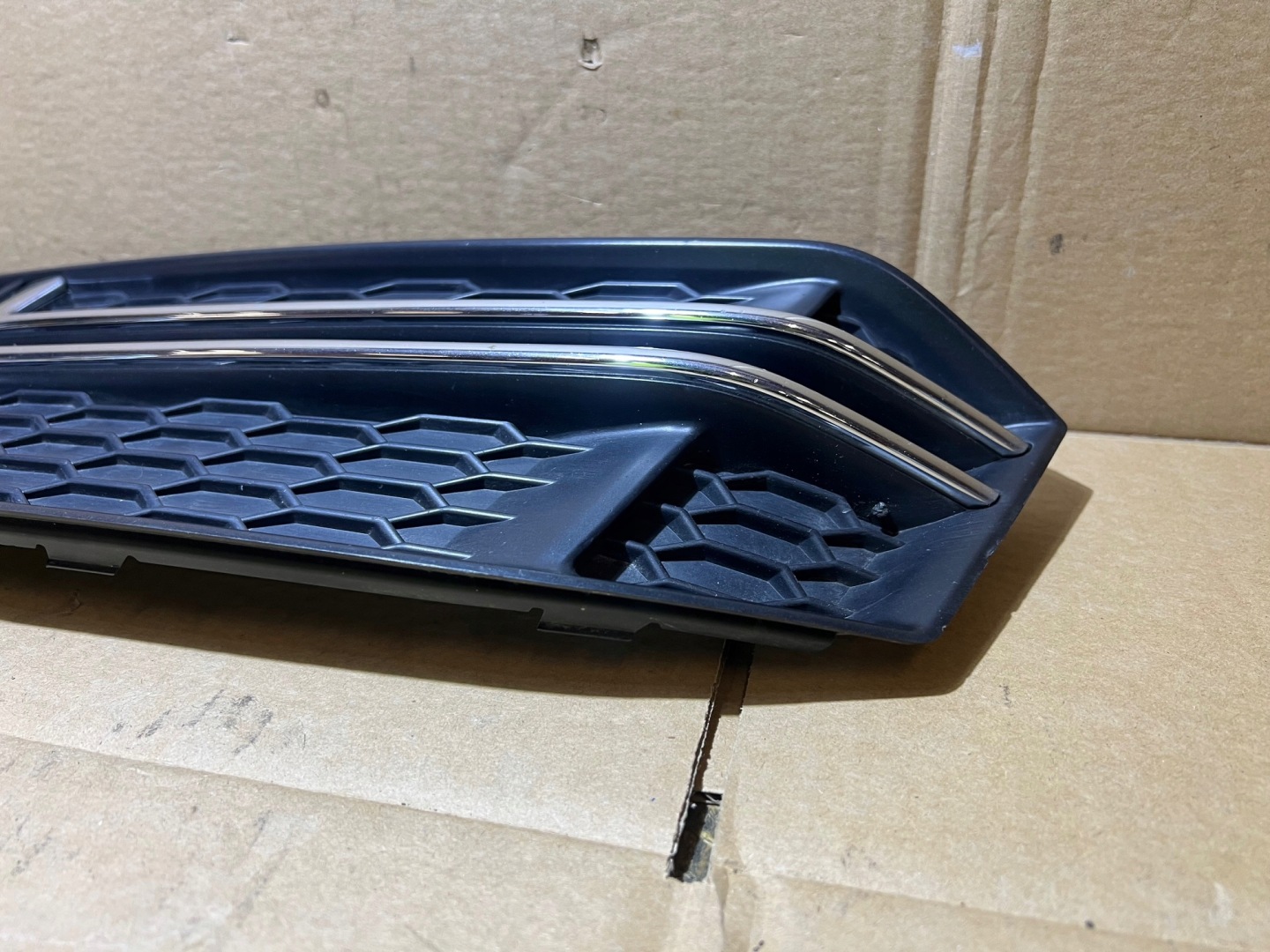 AUDI A4 B9 SLINE left grid grille of a bumper S-LINE 8W0807681F