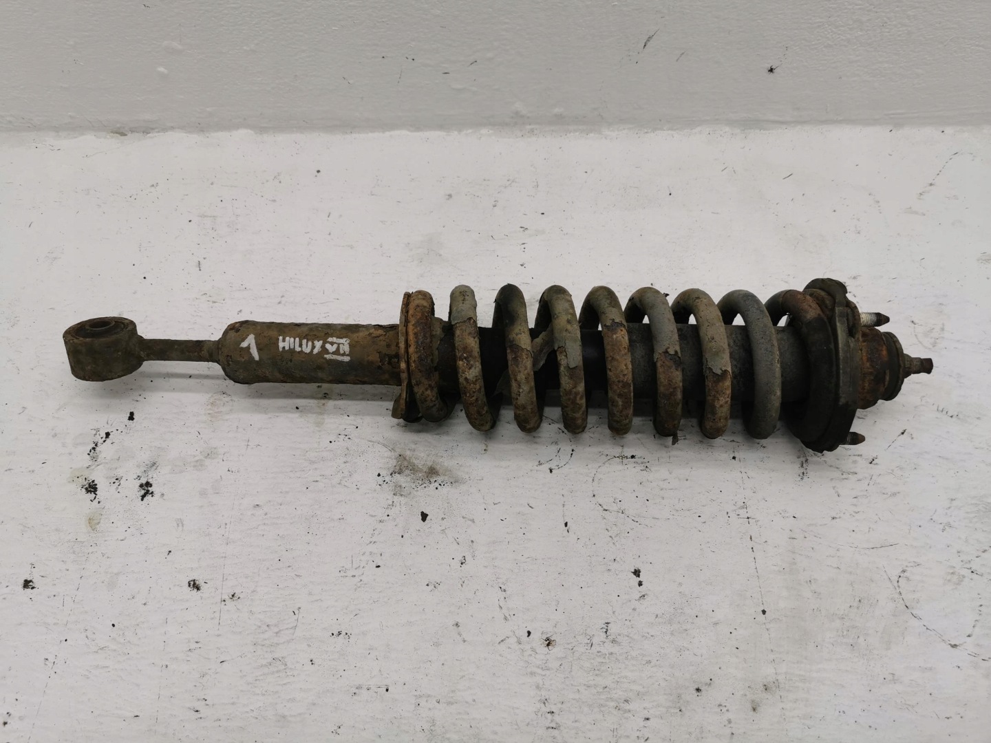 shock absorber front TOYOTA HILUX VII LIFT 3.0D