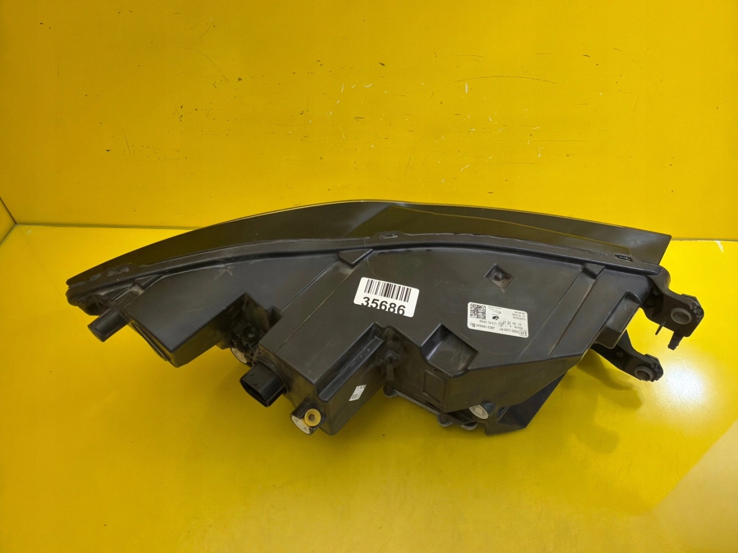 light left front Jaguar and-Pace X590 Low Led J9D3-13W030-BC