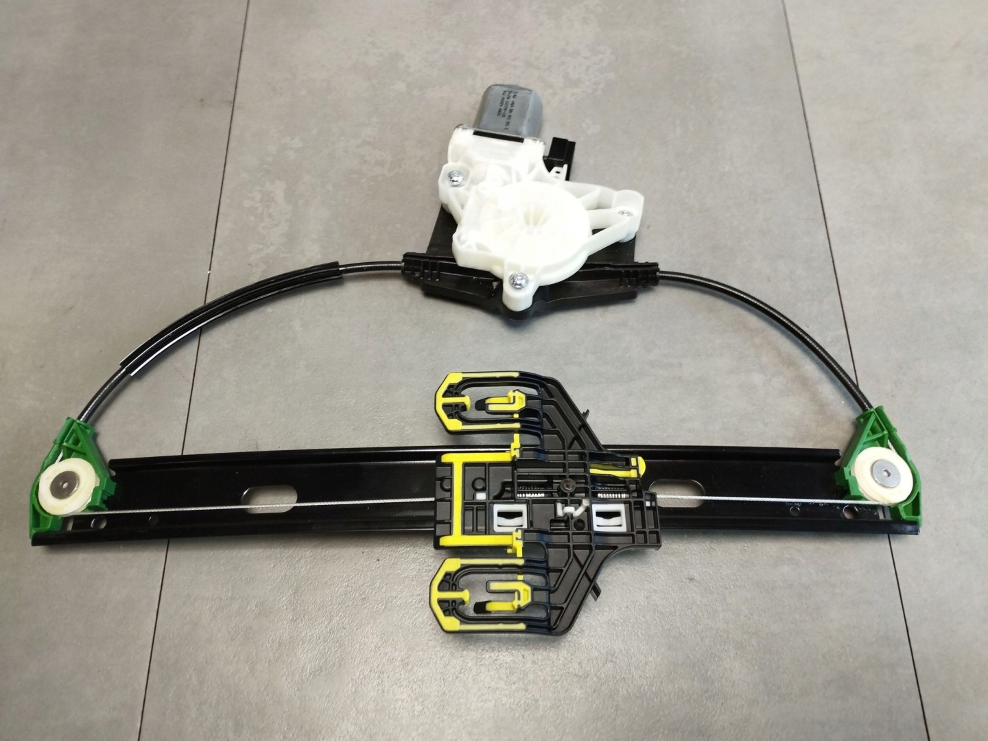 Audi A5 B10 KOMBI mechanism windows right rear part 8B3839462