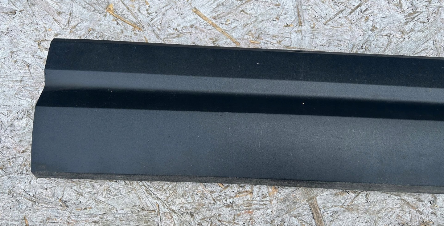 moulding door right front SEAT ATECA 575 575854940B