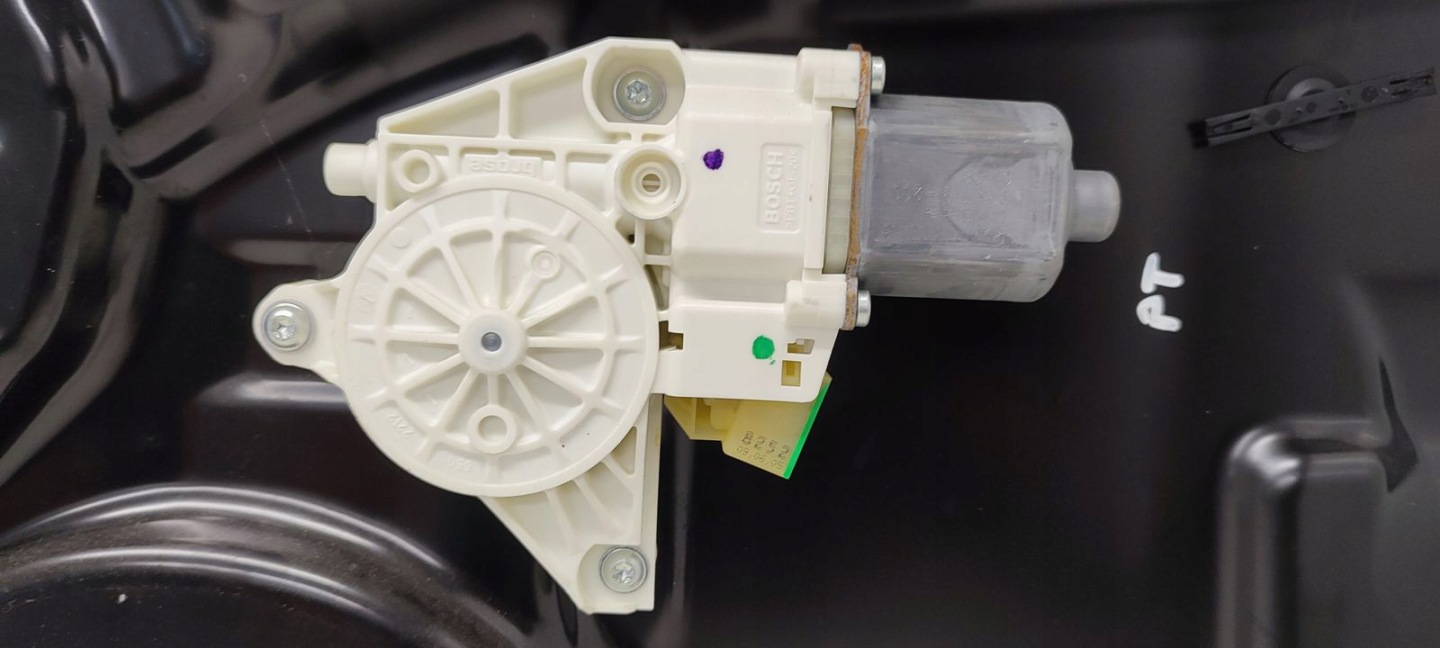window regulator right rear part mechanism Mercedes W164