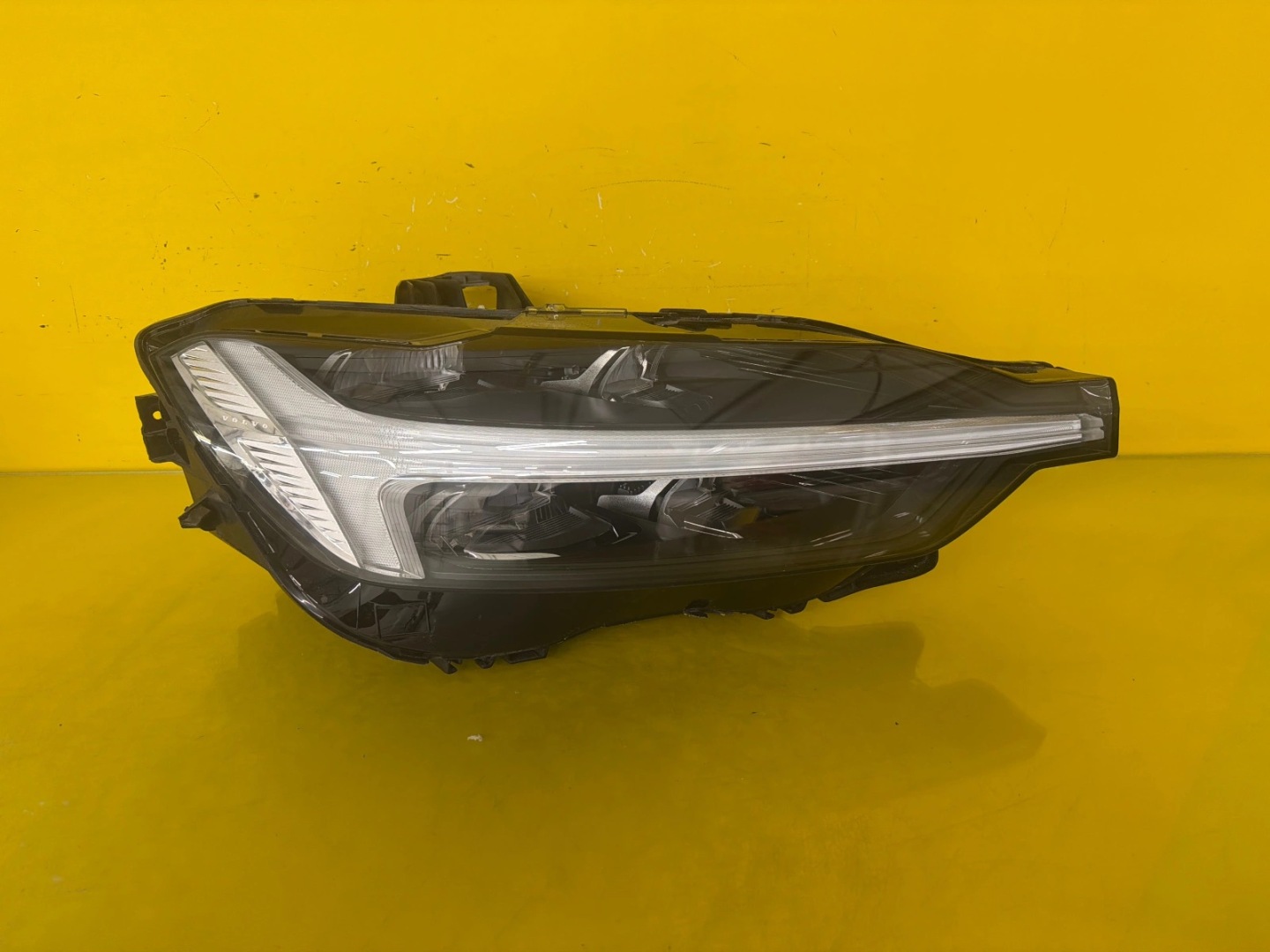 light right Volvo XC60 II Lift 2020- Mid Led 32338983